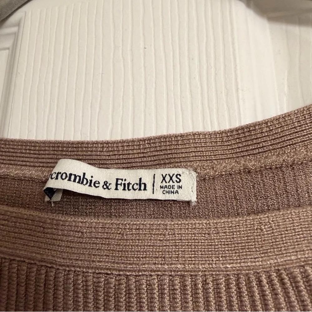 A&F Ottoman High-Neck Top Taupe - Picture 8 of 8